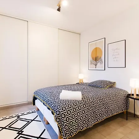 Holiday home Maison Avec Cour Privee Face A La Gare De *